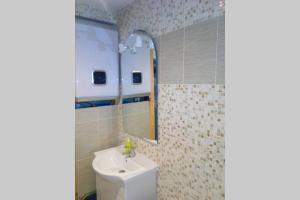 a bathroom with a sink and a mirror at Duplex at the foothills of the Pyrenees in Geu