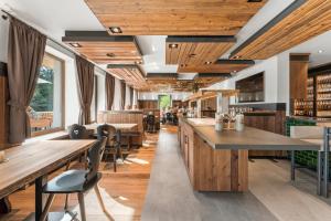 Restaurace v ubytování Köhlerei am See + 37 fotografií