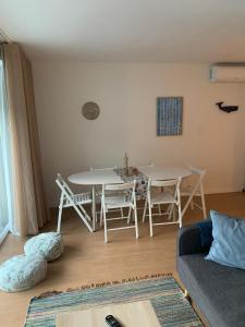 a living room with a table and chairs at Cozy canide beach apartment in Canidelo