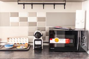 Nhà bếp/bếp nhỏ tại Sunny Studio Apartment +27 ảnh