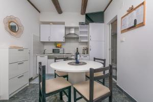 Kuchyň nebo kuchyňský kout v ubytování Apartments Porto Duce