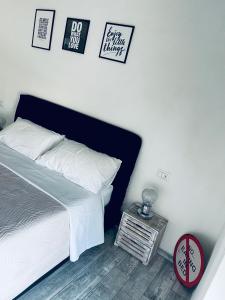 A bed or beds in a room at Very House