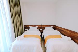 Rúm í herbergi á Hotel Doesi