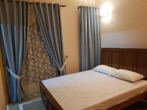 מיטה או מיטות בחדר ב-Entire Apartment 2bed Condo at Burban Oakwood