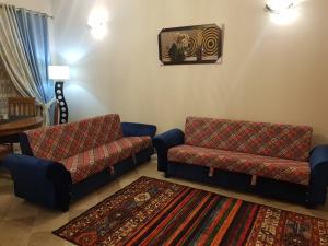 Photo de la galerie de l'établissement Entire Apartment 2bed Condo at Burban Oakwood, à Bhurban