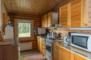 Η κουζίνα ή μικρή κουζίνα στο Simpelejärvi Fisherman's Cabin