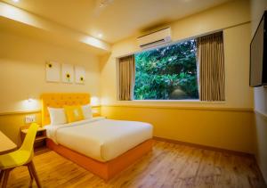 Postel nebo postele na pokoji v ubytování Bloom Hotel - Worli South Mumbai + 20 fotografií