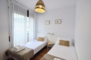 Posteľ alebo postele v izbe v ubytovaní Apartaments la Rambla - L'Arrel - 4 persones