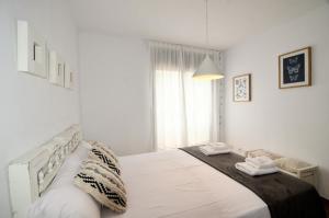 Posteľ alebo postele v izbe v ubytovaní Apartaments la Rambla - L'Arrel - 4 persones