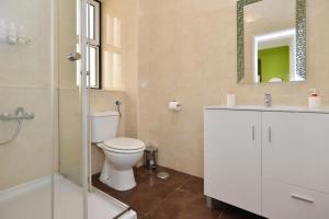 Ένα μπάνιο στο INT Lisbon Suites +28 φωτογραφίες