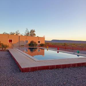 Bazén v ubytování LESCALE DE OUARZAZATE nebo v jeho okolí