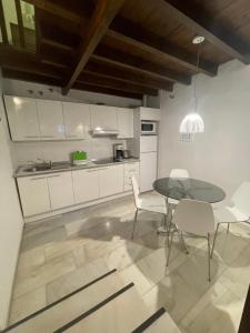 A kitchen or kitchenette at Embrujo