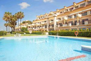 Bazén v ubytovaní Apártamento Vistas al Mar,Marbella alebo v jeho blízkosti
