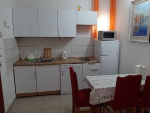 Η κουζίνα ή μικρή κουζίνα στο Guest House Renata