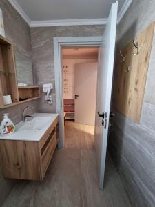 Kuchyň nebo kuchyňský kout v ubytování Resort Zerja and Spa