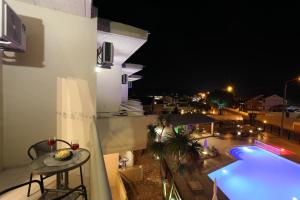 Bazén v ubytování Sidari Vibes Aparthotel nebo v jeho okolí