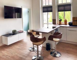 a kitchen with a table and chairs in a room at Apartment am Landtag in Erfurt