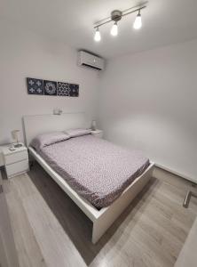 A bed or beds in a room at Albir cosy apartment