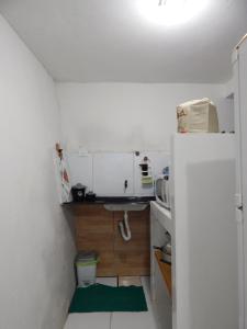 Kuchyň nebo kuchyňský kout v ubytování Praia Hostel