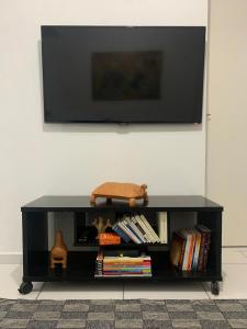 En tv och/eller ett underhållningssystem på Esplanada Apiai