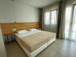 Postel nebo postele na pokoji v ubytování Minoa Apartments + 29 fotografií