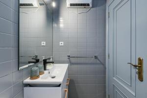 a bathroom with a sink and a mirror at Praça Guest House in Arouca +60 photos