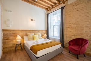 Katil atau katil-katil dalam bilik di Azacanes Hostal Boutique Toledo