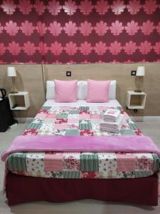 Łóżko lub łóżka w pokoju w obiekcie Hostal Inn Madrid