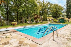 an image of a swimming pool at a house at Ulivo in Radda in Chianti