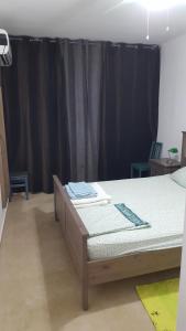 Postel nebo postele na pokoji v ubytování Room near Sheba Medical Center, and Bar Ilan, and TLV Airport