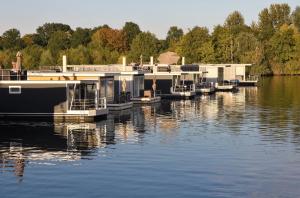 Afbeelding uit fotogalerij van Cozy floating boatlodge "Het Vrijthof" in Maastricht