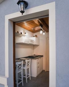 A kitchen or kitchenette at La Terrazza Azzurra