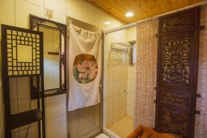Koupelna v ubytování 彼岸古厝民宿-包棟優先--Biiann B&B