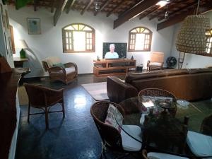 Posezení v ubytování Casa incrível muita privacidade em Condomínio na Serra - Paty do Alferes RJ