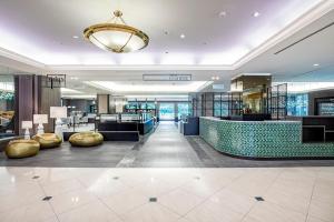 a lobby with a large lobbyasteryasteryasteryasteryasteryasteryasteryasteryasteryastery at Hotel Cadenza Tokyo in Tokyo