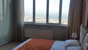 Postel nebo postele na pokoji v ubytování Baku Sea View Hotel