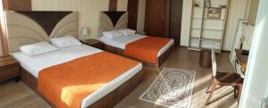 Postel nebo postele na pokoji v ubytování Baku Sea View Hotel