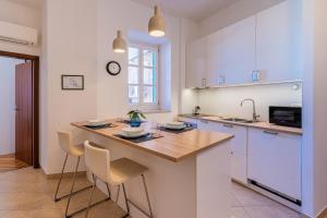 Kuchyň nebo kuchyňský kout v ubytování House Catania