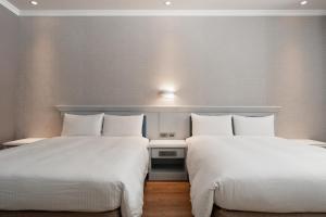 Postel nebo postele na pokoji v ubytování Fu Hsiang Hotel