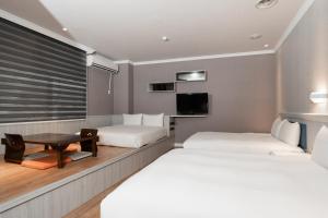 Postel nebo postele na pokoji v ubytování Fu Hsiang Hotel