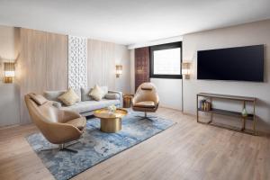 TV a/nebo společenská místnost v ubytování Makarem Ajyad Makkah Hotel