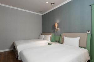 Postel nebo postele na pokoji v ubytování Fu Hsiang Hotel