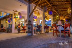 מסעדה או מקום אחר לאכול בו ב-El Fuerte Beach Resort