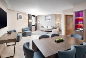 Posezení v ubytování Makarem Ajyad Makkah Hotel