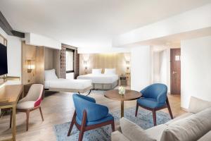 Postel nebo postele na pokoji v ubytování Makarem Ajyad Makkah Hotel