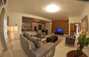 TV a/nebo společenská místnost v ubytování Apartment Two-One-Two Eleven