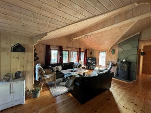a living room with a couch and a table at Sundebu, Spacious 5-Bedroom mountain cabin near Ski and Hiking in Rauland