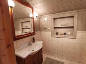 a bathroom with a sink and a mirror at Sundebu, Spacious 5-Bedroom mountain cabin near Ski and Hiking in Rauland +16 photos