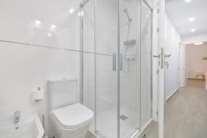 Koupelna v ubytování Tejón y Marín, nuevo apartamento en casco antigüo + 16 fotografií