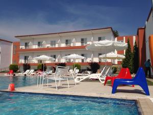 Bazén v ubytovaní Athina Airport Hotel alebo v jeho blízkosti